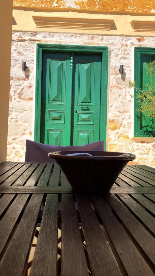 Hypate, Traditional Island Cottage Chalki Town Esterno foto